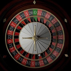 Un croupier de roulette du casino des Sables-d’Olonne utilise la technique de la poussette a la roulette