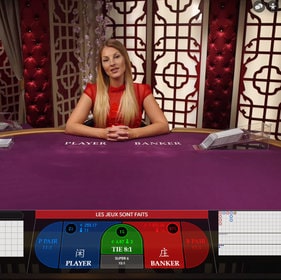 Tables de baccarat en live avec croupiers en direct