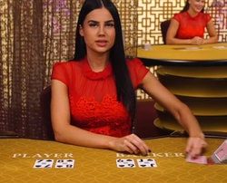 Croupière de baccarat filmée en live d'un jeu accessible sur Magical Spin