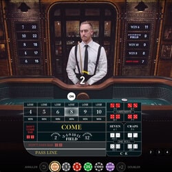 Croupier devant sa table de craps en ligne Craps Live