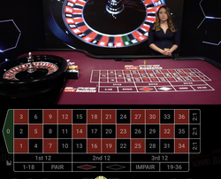 Croupiere a la table Blaze Roulette d'Authentic Gaming